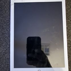 iPad 6th Generation White / Gold 