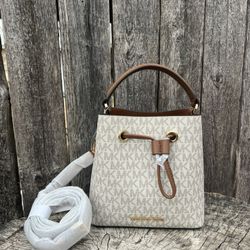 Michael Kors Suri Small Bucket Bag 