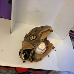 Wilson A440 baseball glove 11.5” correctly broken in with adjustable wrist strap
