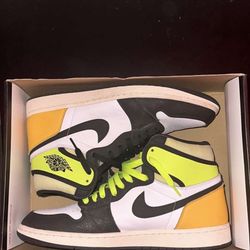 Jordan 1 Volt Golds 