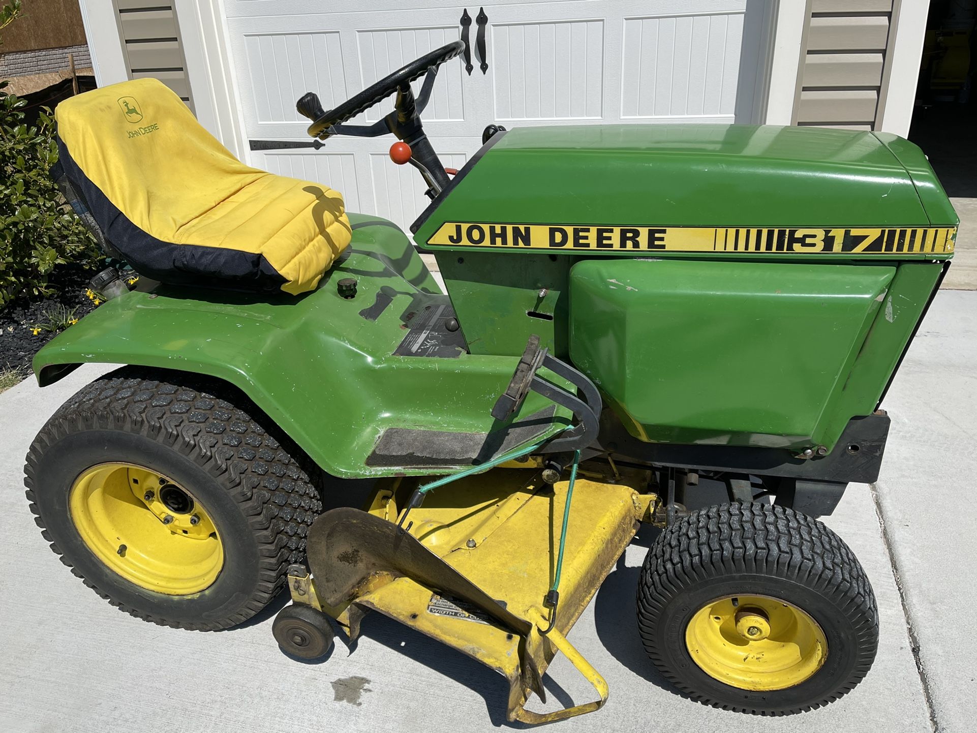 John Deere 317 Second Generation Mower / Snowblower