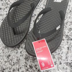 Nike On Deck

Women's Slides

(Brand New) $15