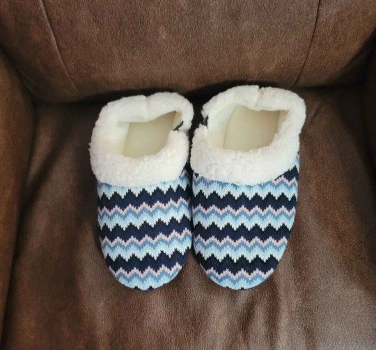 Women Slippers none slip 7-8 wide new to wide for my foot memory foam