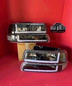 Chevy Silverado 1999. 2006 headlight.