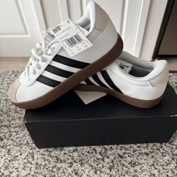 Adidas Kids Size 5 1/2 