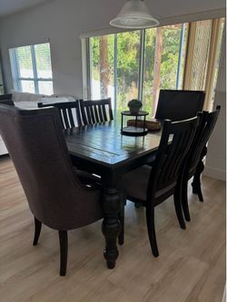 Dining table extendable