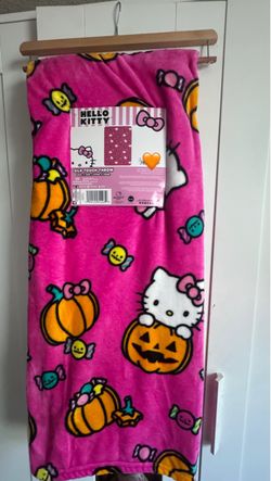 New pink🎃 Hello Kitty Halloween Silk Touch Throw Blanket