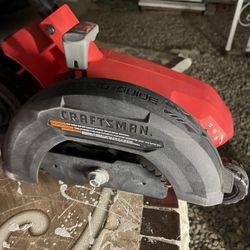 Exelemte máquina craftsman Eléctrica de doble navaja para hacer orillas esta nueva y muy barata $75  la te go en el centro 