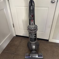 Dyson Cinetic Upright With Numerous accessories 
