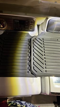 RUBBERMADE CAR MATS SMALL 2
