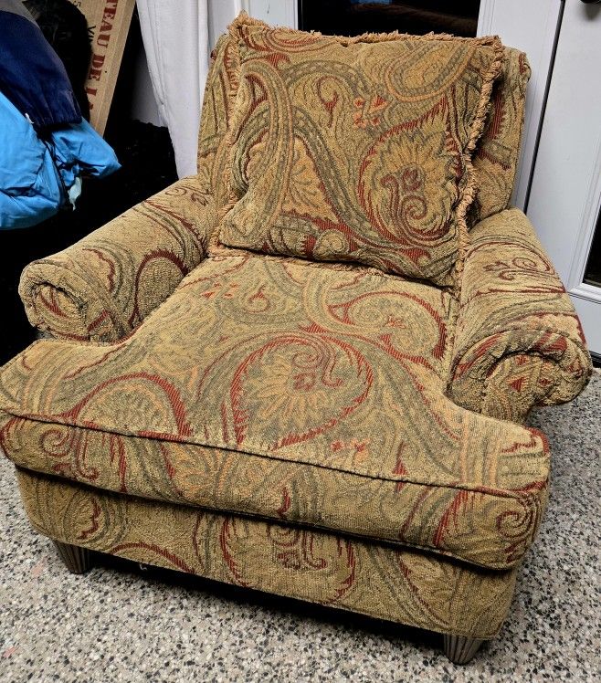 Nice Chair With Pillow 