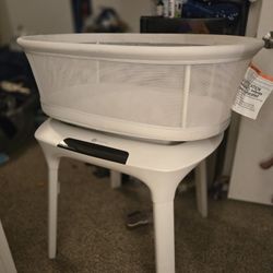 4moms Mamaroo Smart Bassinet 