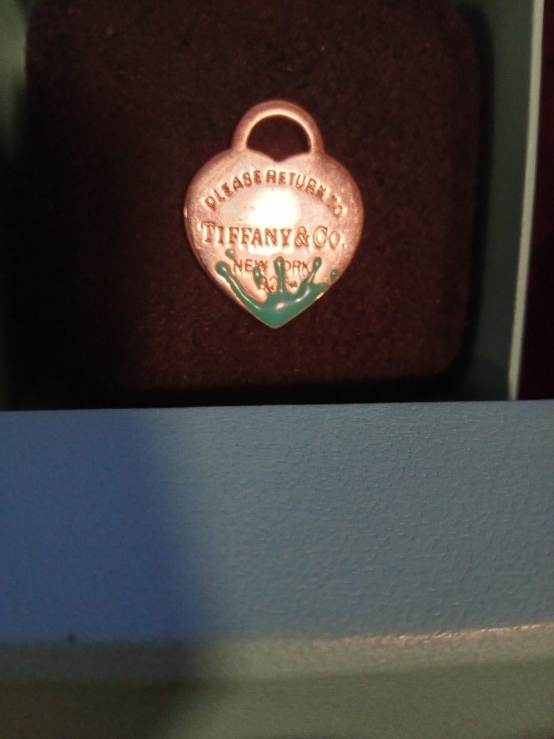 Tiffany &Co Heart Pendant With box