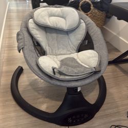 Electronic baby rocker