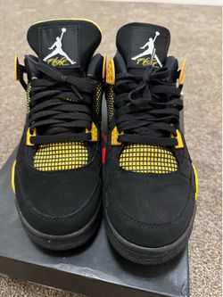 OG jordan 4 thunder size 10.5