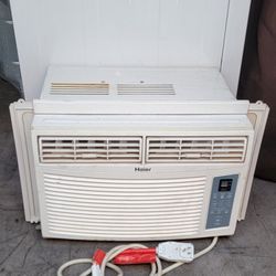  AIR CONDITION AIR CONDITIONER 8000 BTU LIKE NEW 
