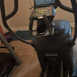 Octane Fitness Q37e elliptical in excellent working condition. Commercial-grade, premium elliptical with smooth and quiet stride.