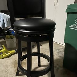 Bar Stool ! Great Condition !