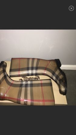 BURBERRY BOOTS!