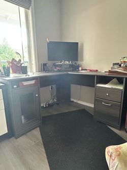 Corner desk