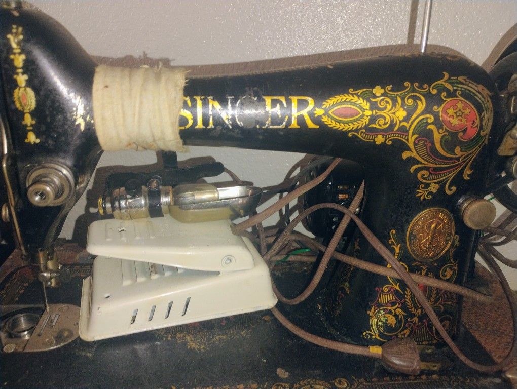 Early 1900s Singer Sewing Machine