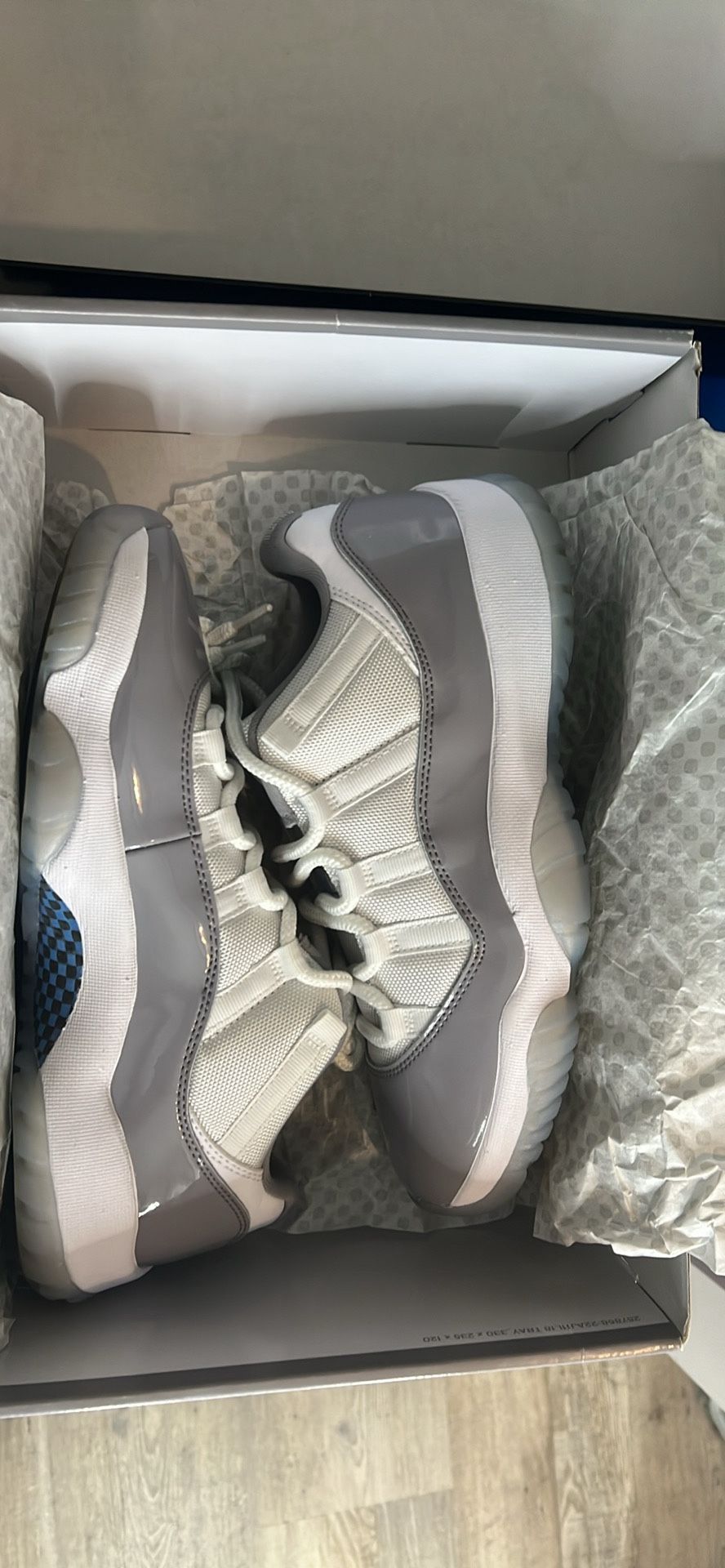 Jordan 11 Retro low cement Grey size 8m