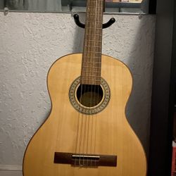 Lucero Classical Guitar LC150S