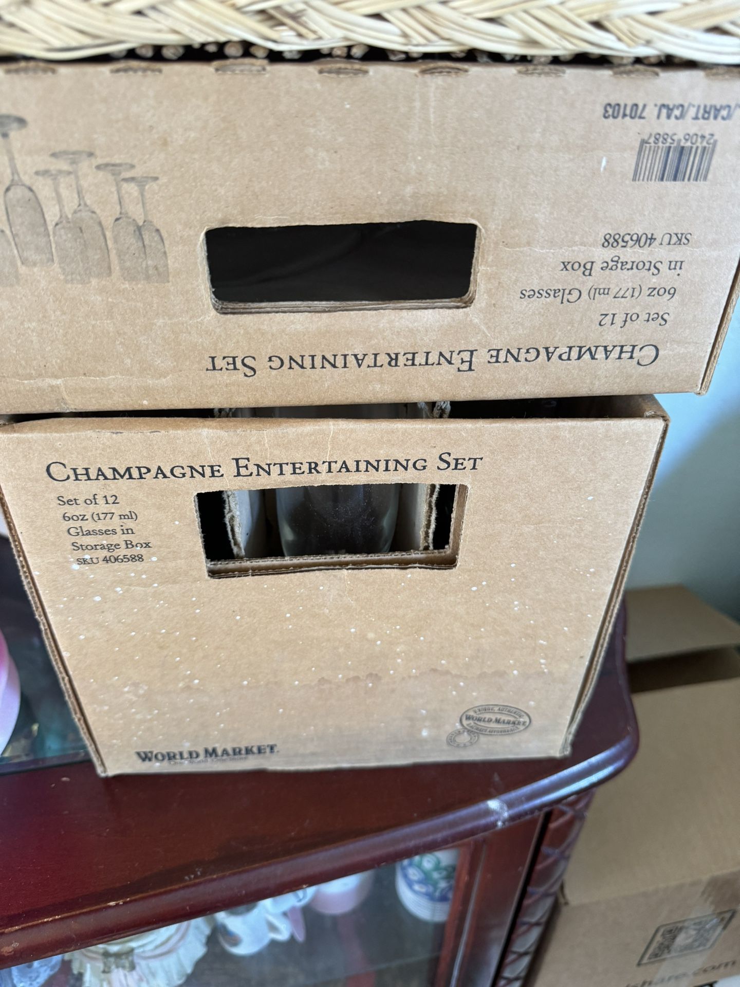 Set Of 12 champagne glasses