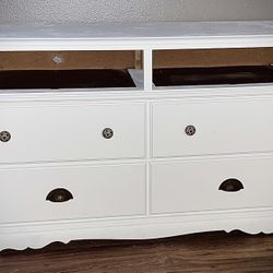 Dresser/TV Stand 