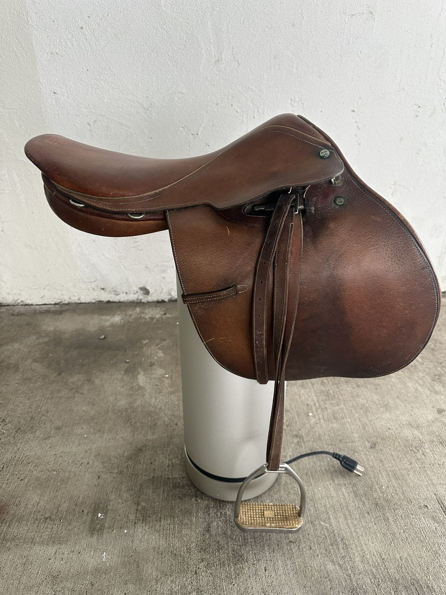 Beval Ltd Close Contact Saddle 16.5” Medium Tree – Made in England – Used