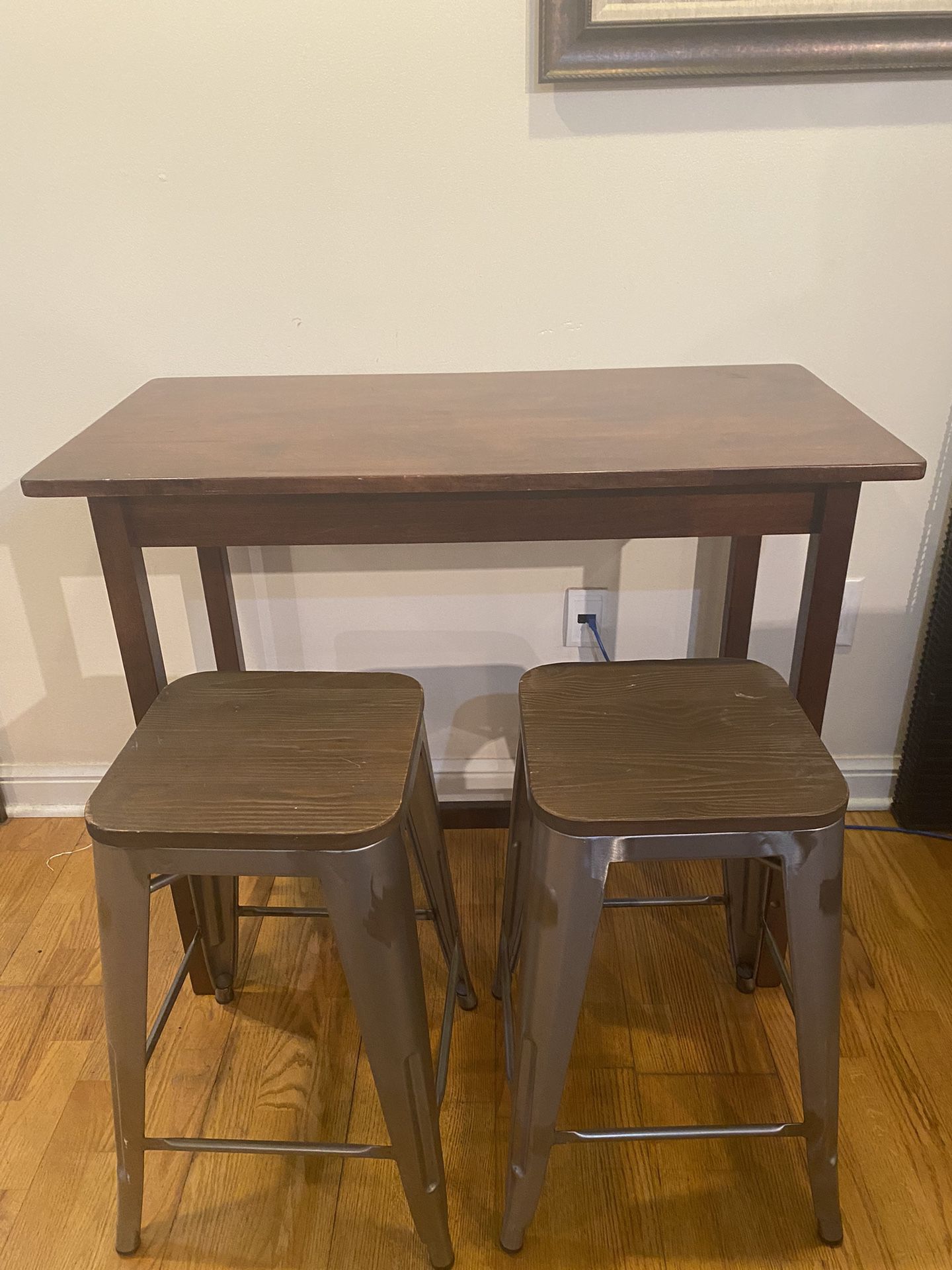 Counter Height Desk And Stools