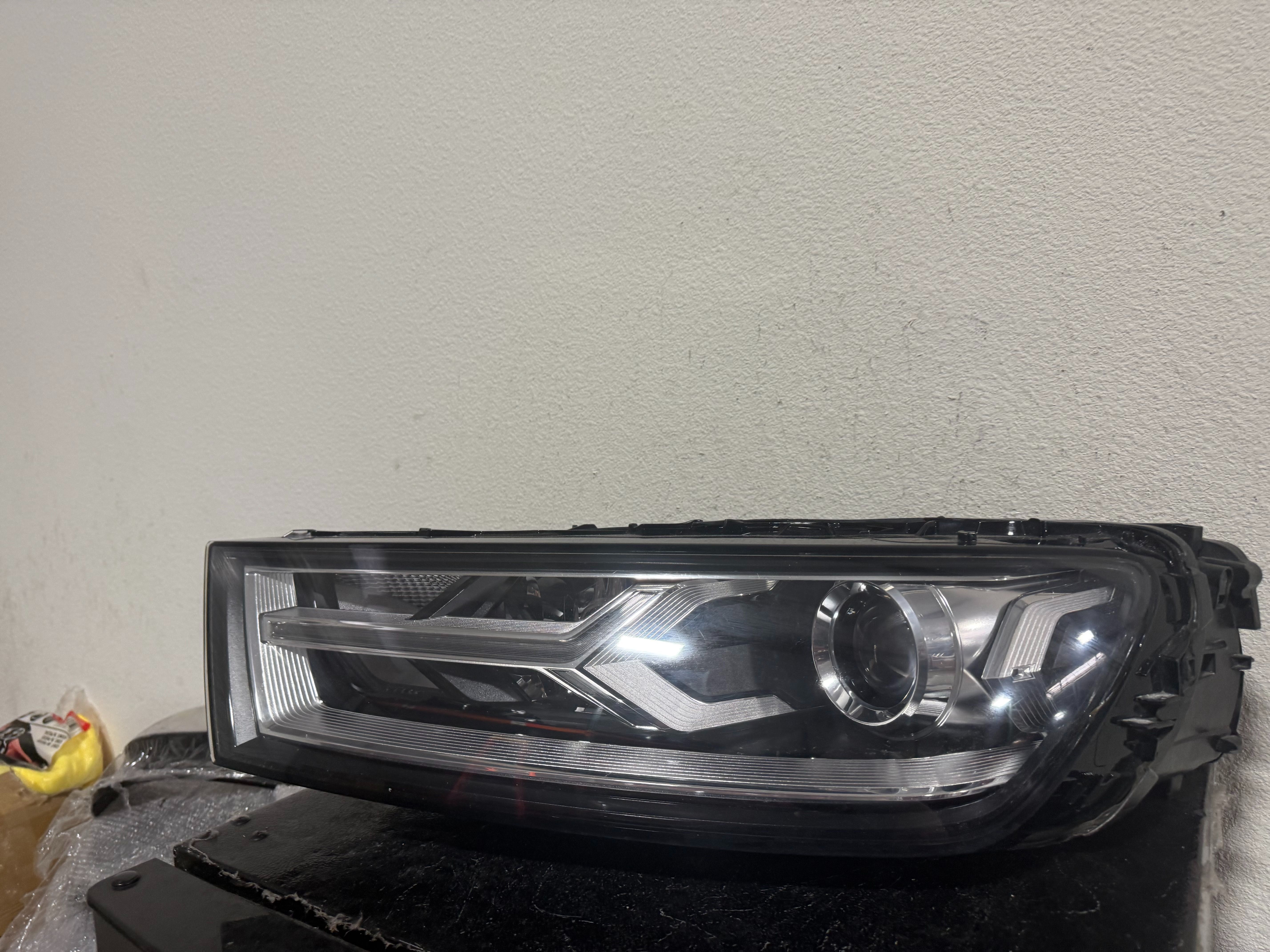 AUDI Q7 LEFT HEADLIGHT 2019