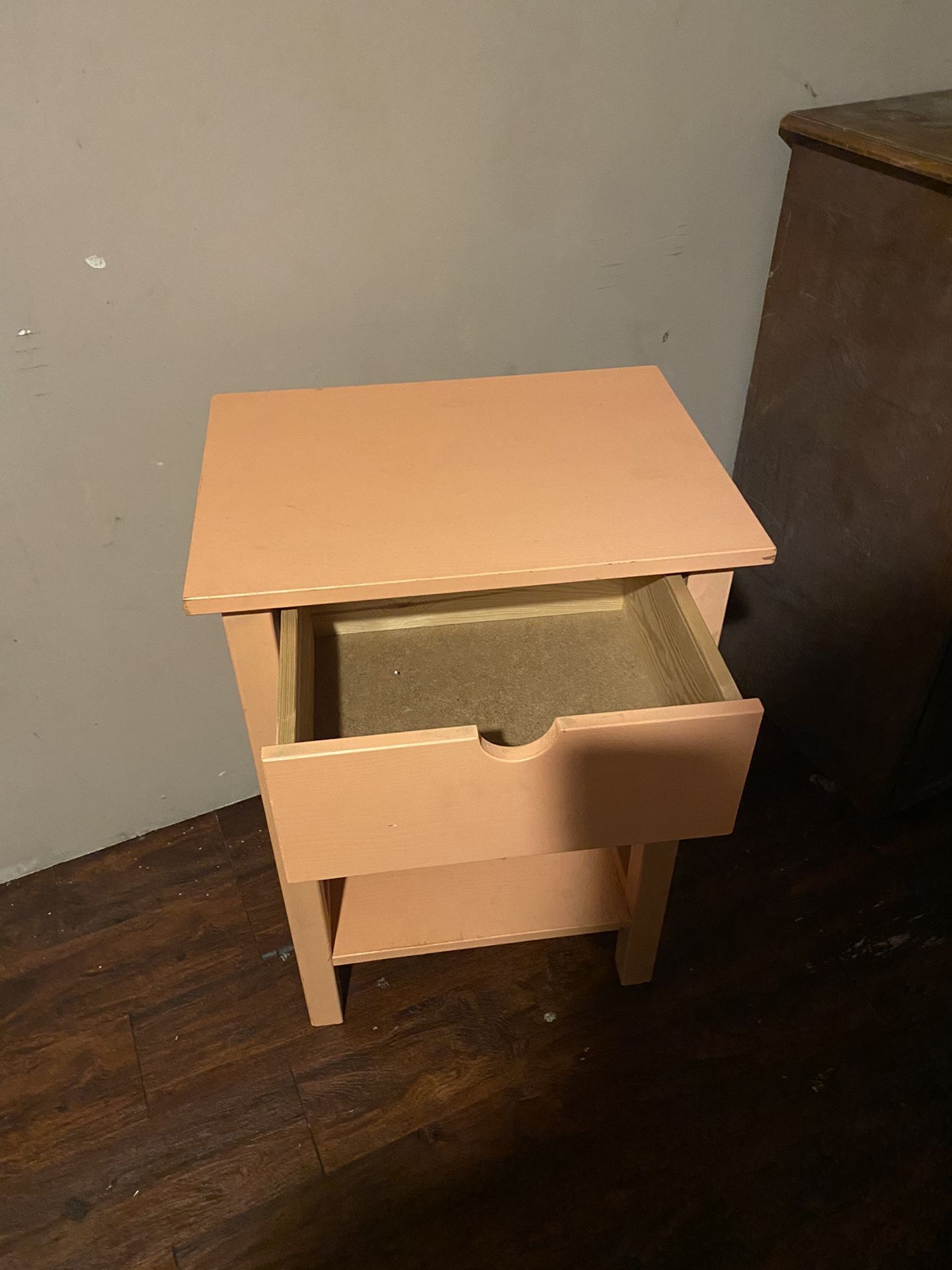 Night stand with drawer