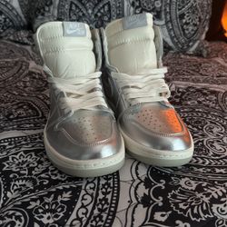 Jordan 1 Retro High OG Chrome (Women's)
