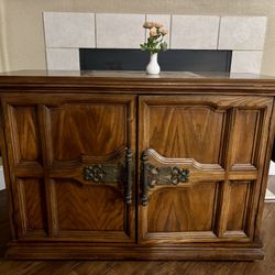 Beautiful Wood Sideboard/ Buffet Table 