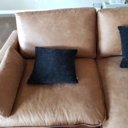 Stylish Brown Leather Sofa with Chaise & Cushions – Great Condition
