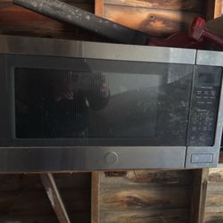 GE 1100W Stainless Steel Countertop Microwave (2.2 Cu Ft)
