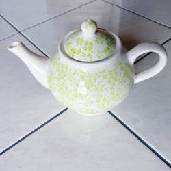 BRAND NEW Farval Teapot 