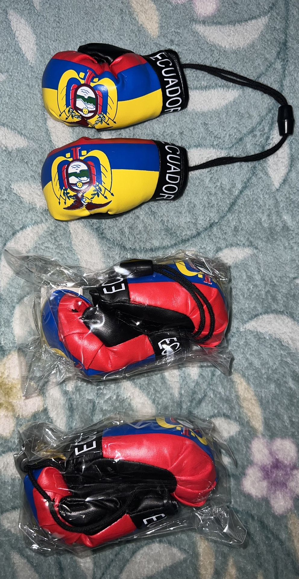 Sale!! 3. Pairs Ecuador Mini Car Boxing Gloves