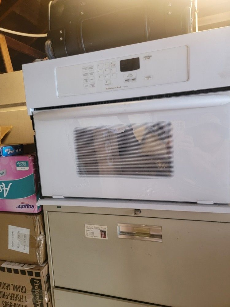 Kitchen Aid  Microwave  Very Good Condition 