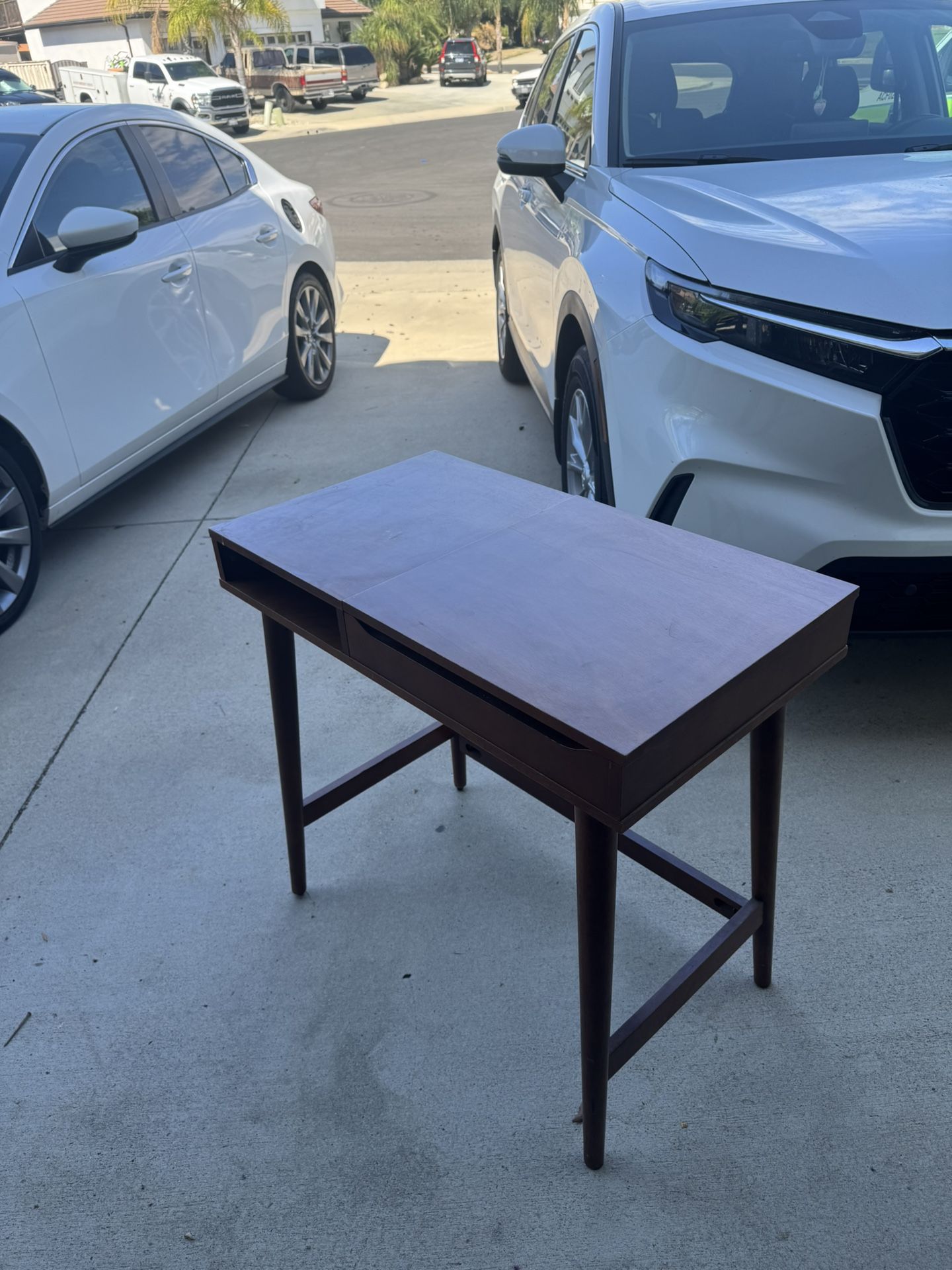 Small Desk With Mirror