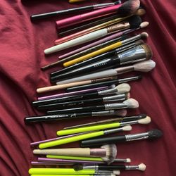 Makeup Brushes 