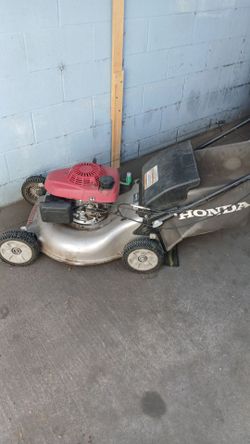 Honda lawnmower Self Propeled easy to stare working on good condition