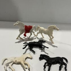 5 Vintage Cowboys & Indians Horses Plastic Figurines