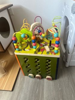 EUC ZANY ZOO Activity Cube