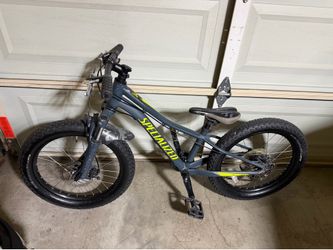 Specialized Riprock 20” Kids Mountain Bike – Disc Brakes