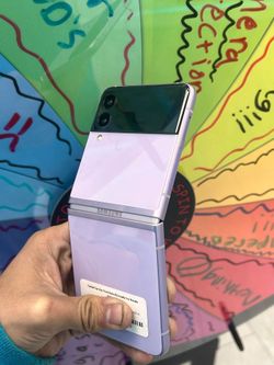 Galaxy Z Flip 4! 1 YEAR WARRANTY!7