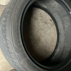 255/45R20 Tire