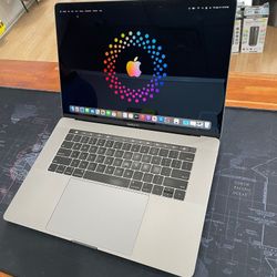Apple MacBook Pro 15” 2019 i7 32GB RAM 256GB SSD Radeon PRO 555X 4GB Graphics!!!!