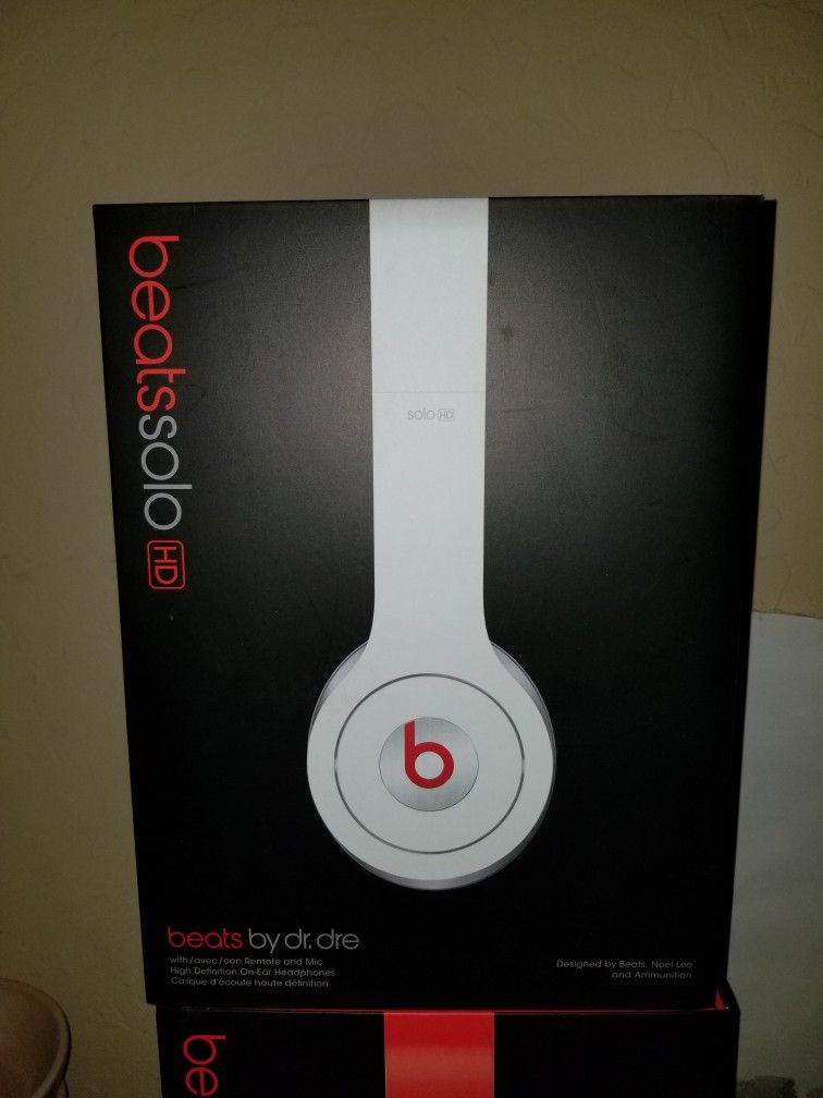 Brand New Beats Solo HD Headphones NOT WIRELESS 